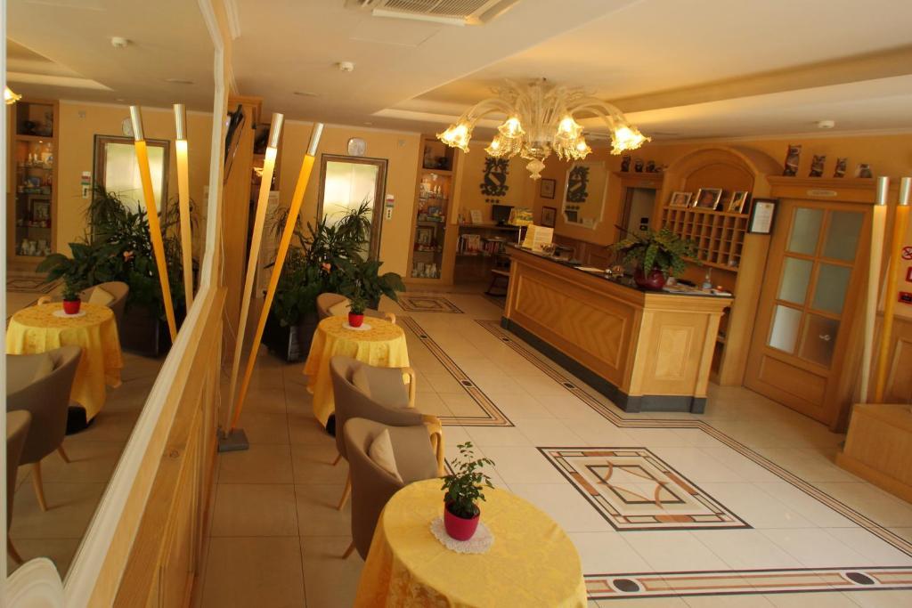 Hotel Fioroni ベッラージョ エクステリア 写真