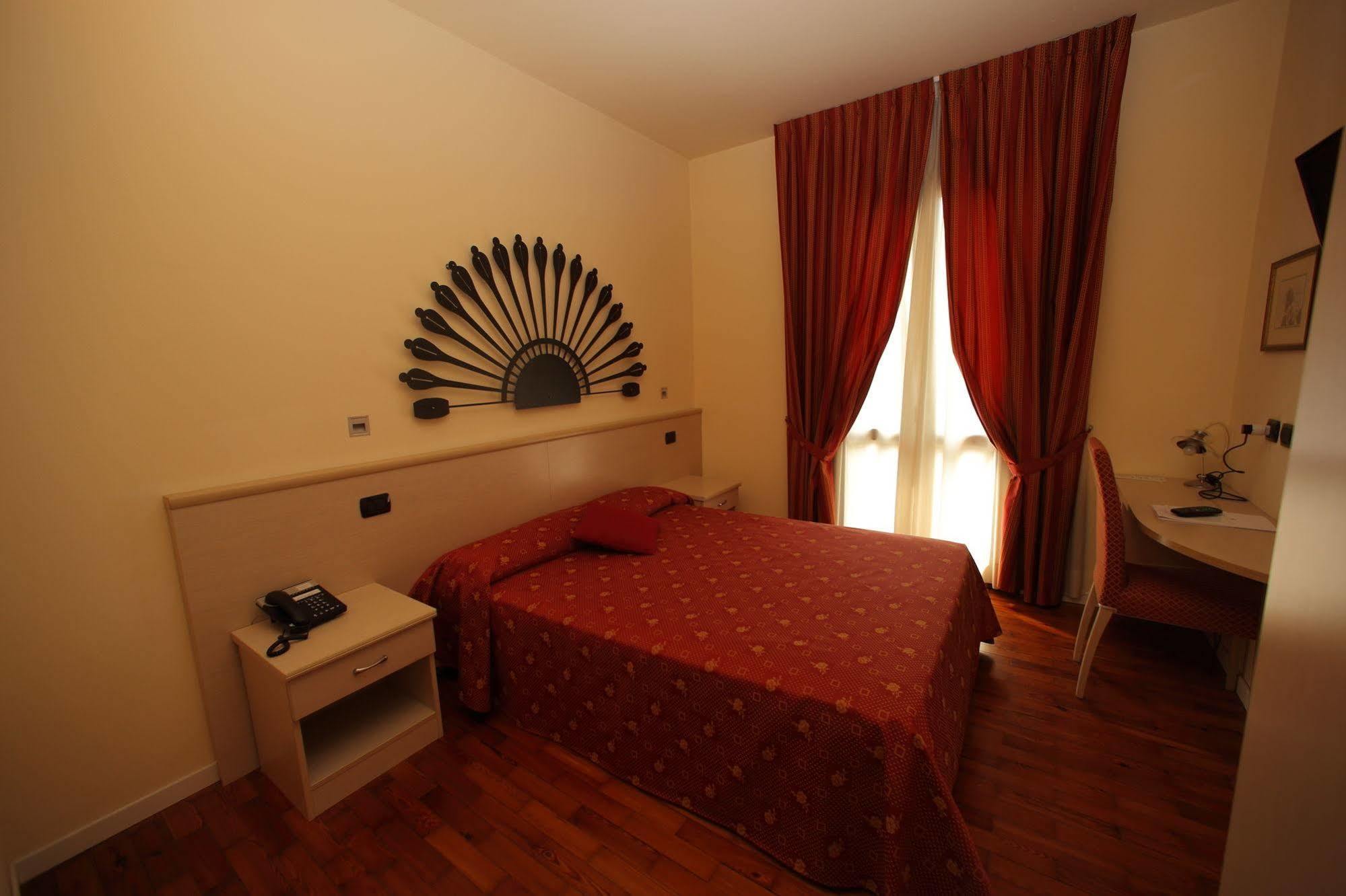 Hotel Fioroni ベッラージョ エクステリア 写真