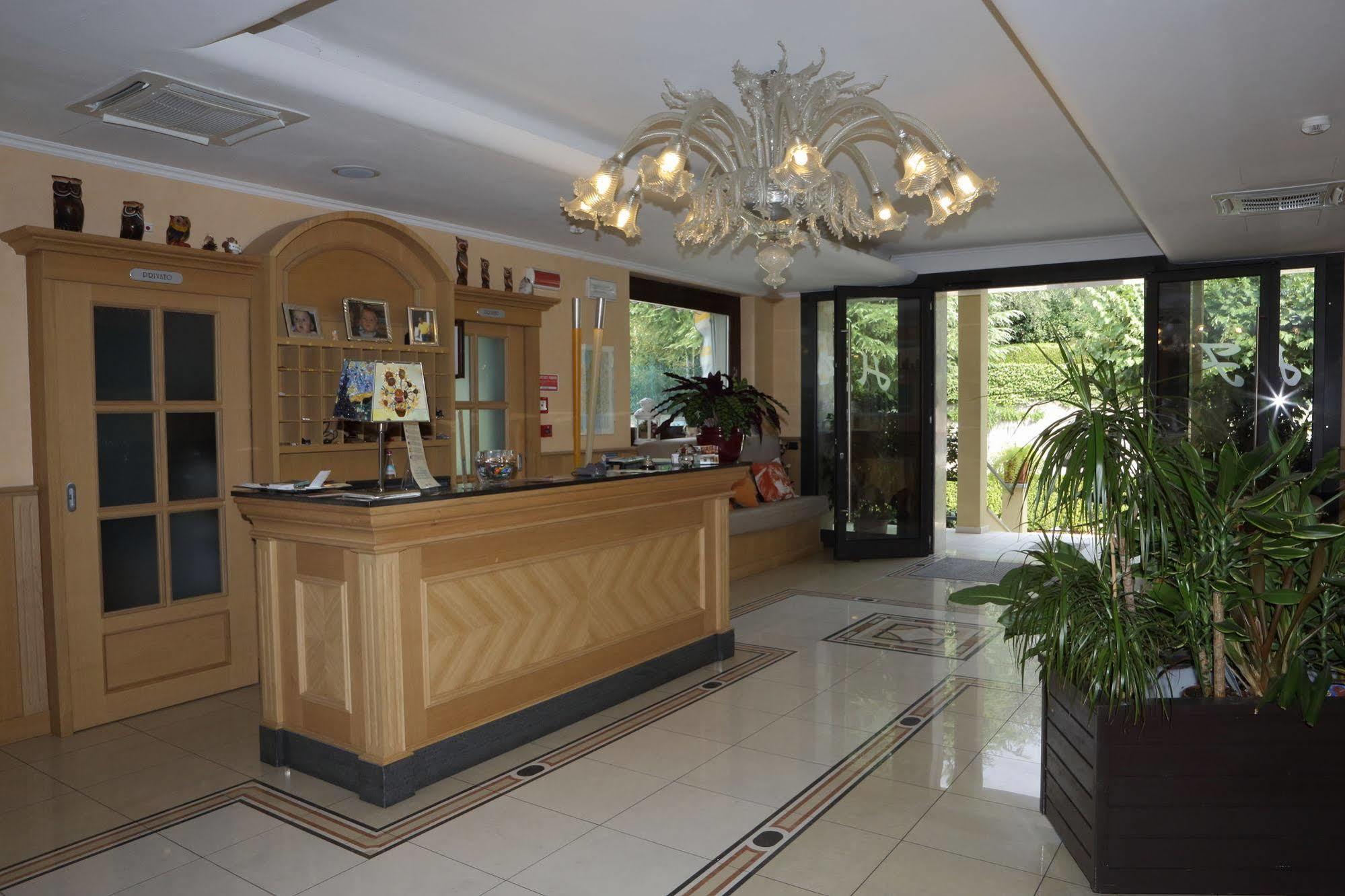 Hotel Fioroni ベッラージョ エクステリア 写真